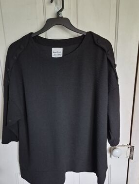 New York Laundry Black Button-Shoulder Knit Pullover